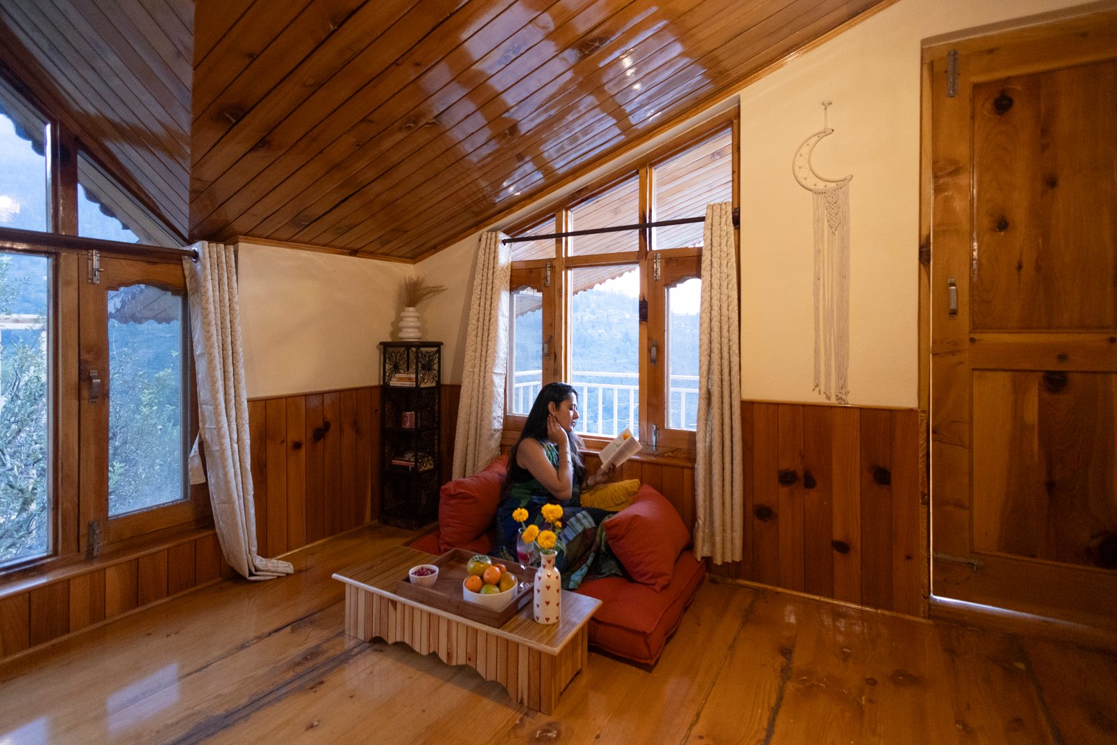 Mountain Gaze Room